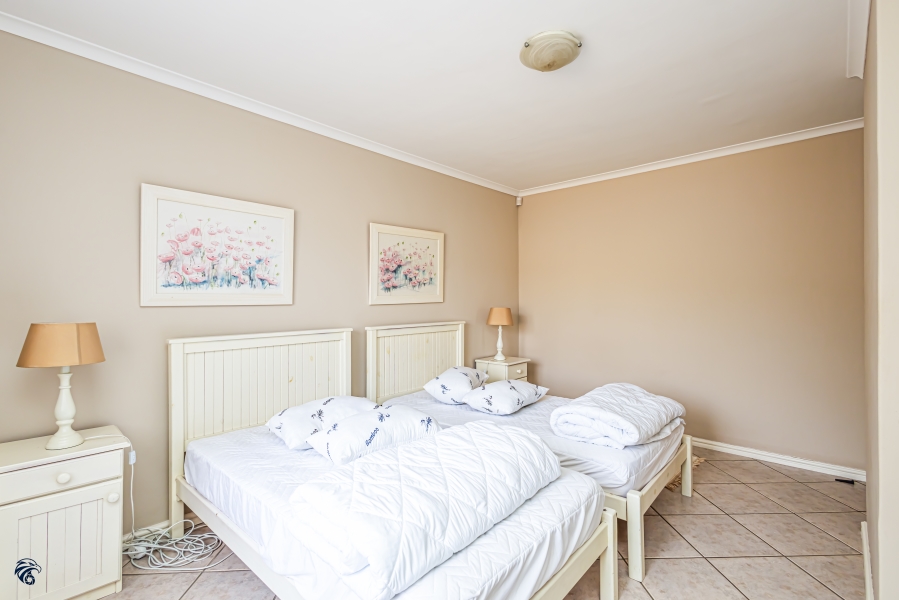 6 Bedroom Property for Sale in Middedorp Western Cape